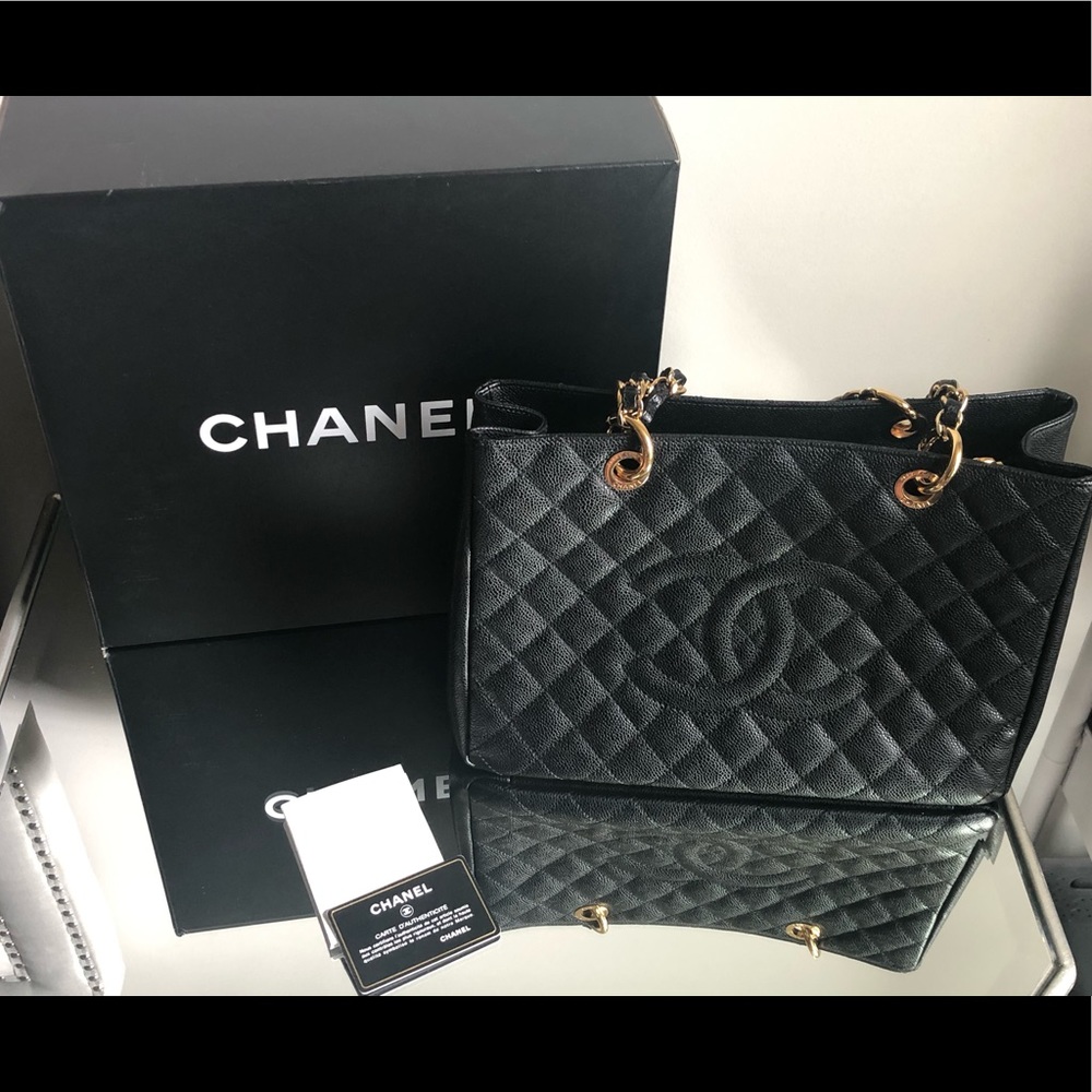 ✨💕 Authentic Chanel GST Caviar w/Gold Hardware💕✨